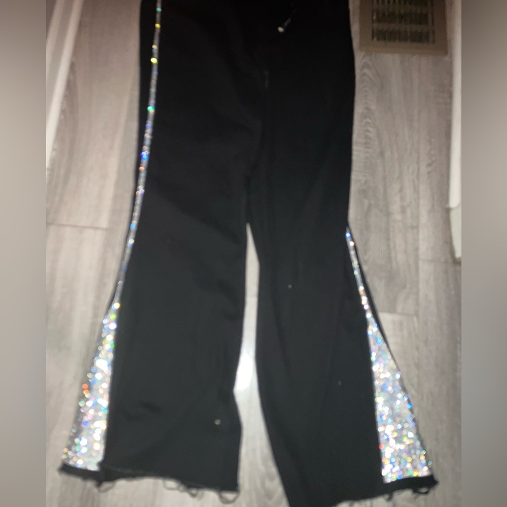 70’s inspired bell bottoms with rhinestones and is a size 1x never worn before